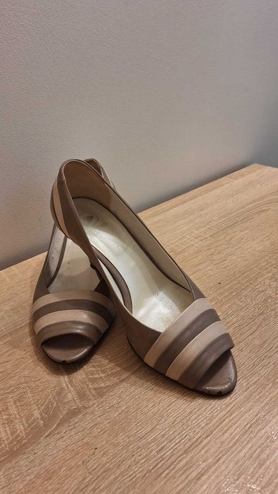 Buty na obcasie ze skóry