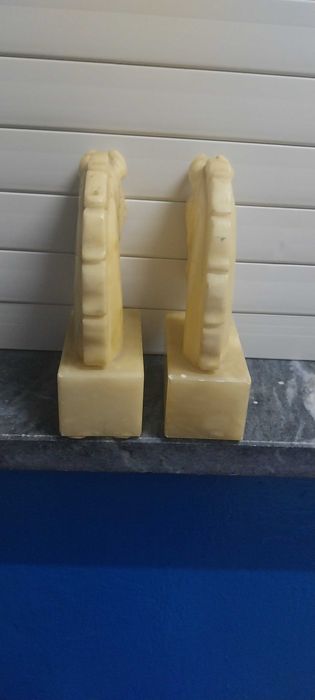Estatuetas em marfinite