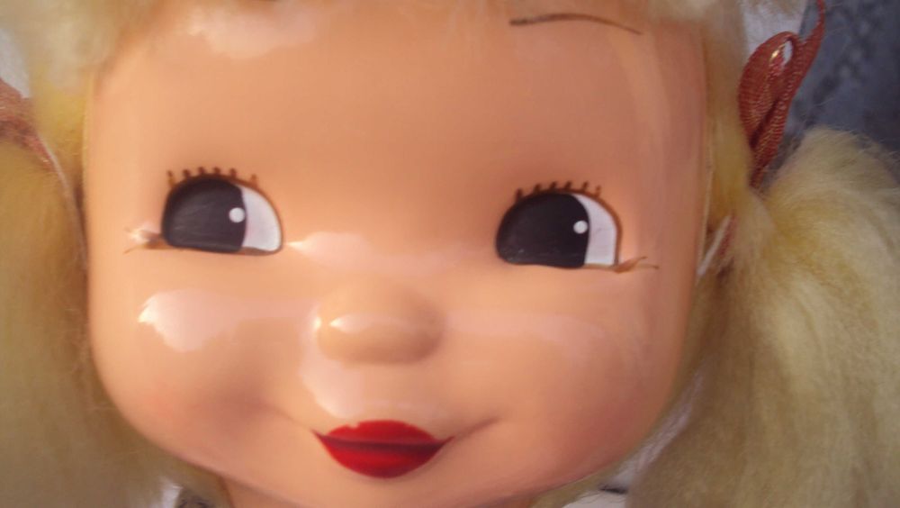 stara lalka z twarzą celuloid