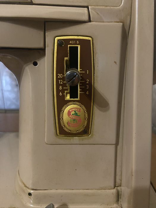 Maquina Singer com ligação eletrica