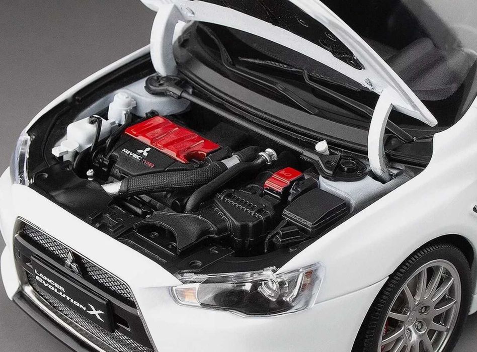 1:18 Mitsubishi Lancer EVO X branco (NOVO)