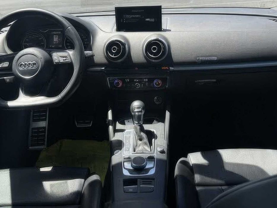 Audi A3 E-Tron      2017