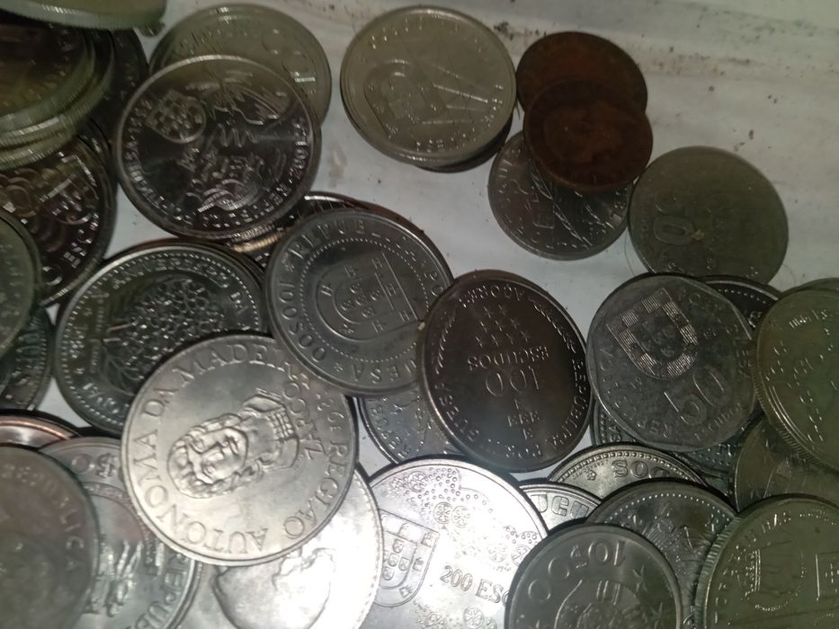 Moedas lote de moedas portuguesas só tenho estas não sei quantas são