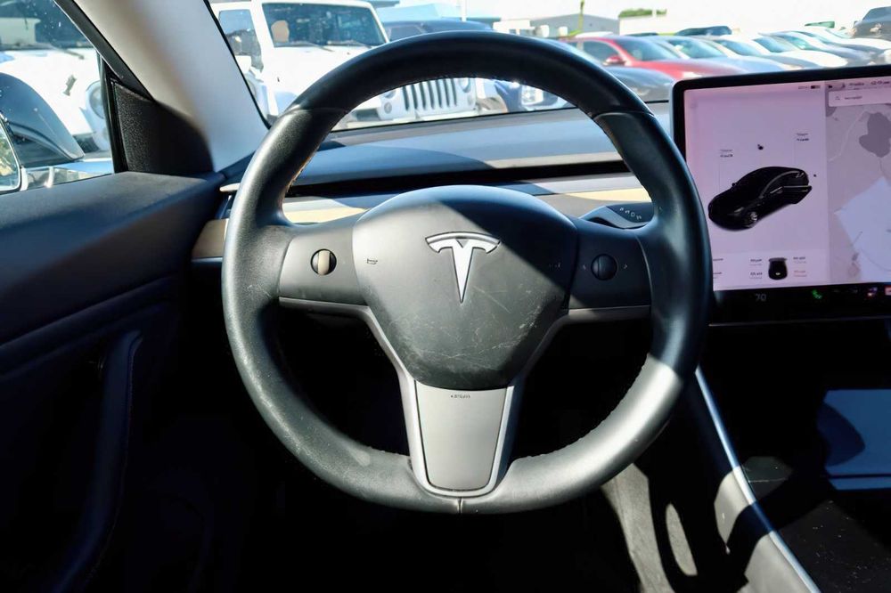 Tesla Model 3      2019