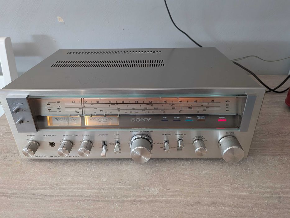 Sony STR-313 AM/FM Stereo Receiver (1978-79)