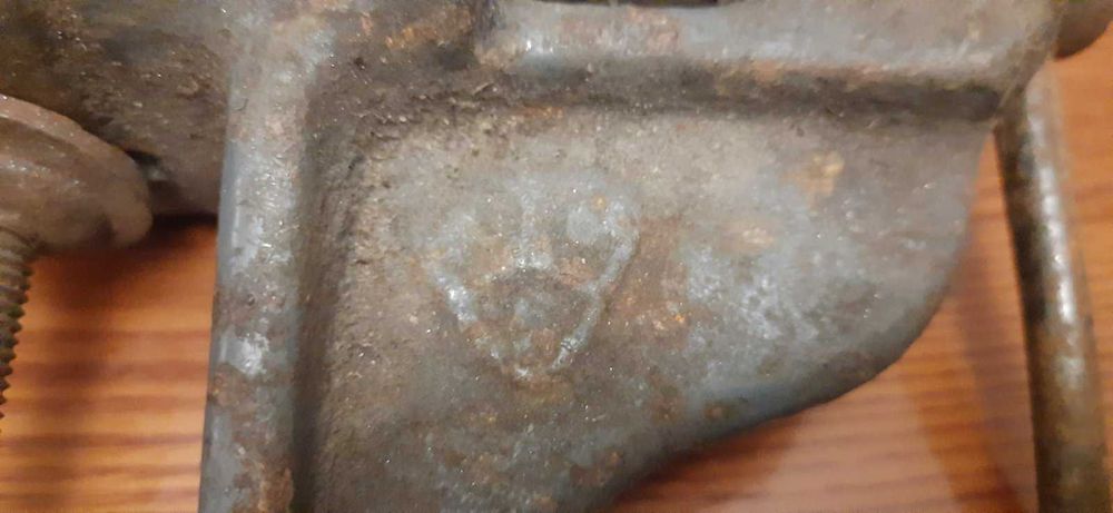 тиски СССР настольные , слесарные  с оригинальным клеймом губки 60 мм