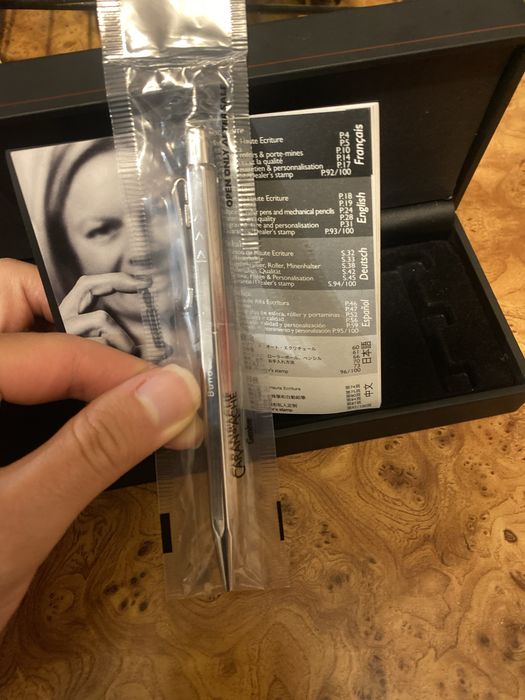 Ручка пір'єва фірми Caran d’Ache, Geneve письмове приладдя авторучка