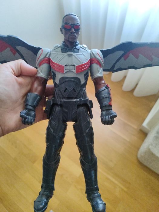 Figura Falcon Marvel Hasbro Captain America Civil War 30 cm Eletrónica B6178
