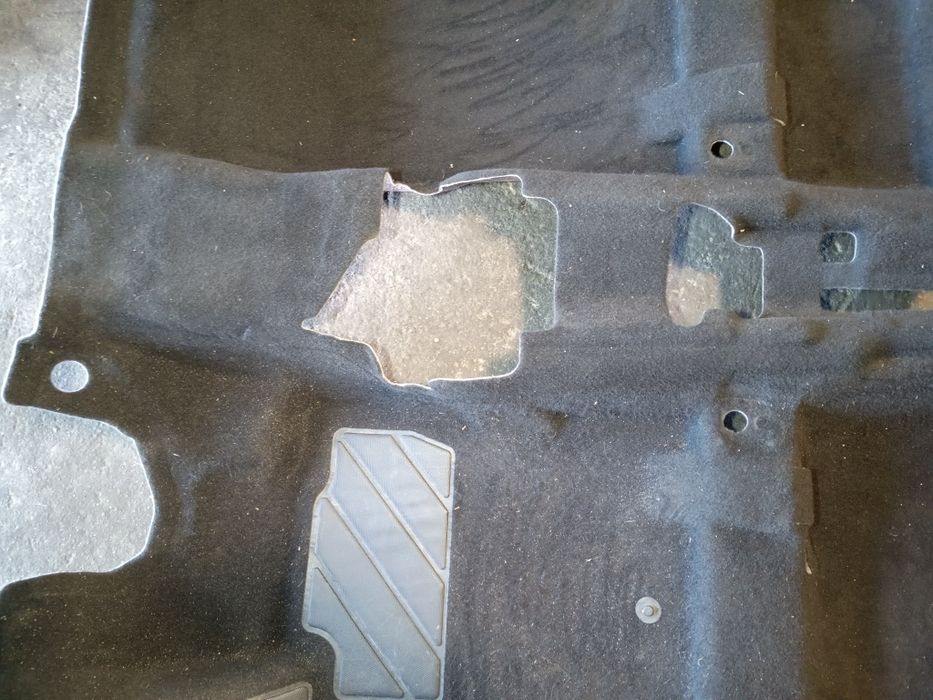 Dywan Nissan Qashqai II J11 oryginał Europa czarny