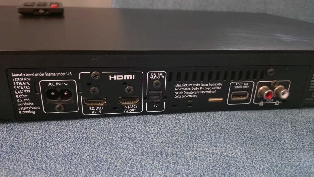 Kino domowe Panasonic, niski profil, pod konsole, laptopa, telewizor.