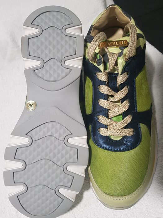 2 pares de tênis Babmuri novos de pelo natural - vermelhos ou verdes