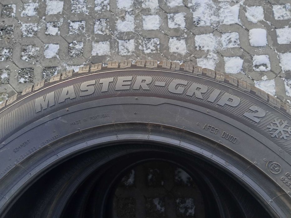 Opony zimowe komplet 4szt 215/65/17 8mm