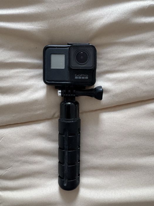 GoPro Hero 7 Black + acessórios - com Caixa (práticamente nova)