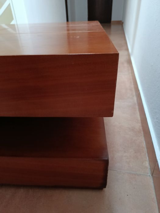Mesa de Centro em Cerejeira com Arrumação