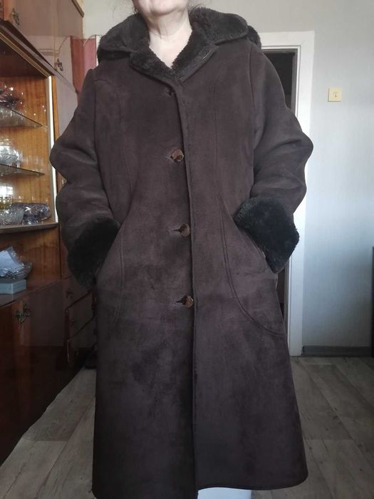 продам женскую дубленку с капюшоном р.54-56