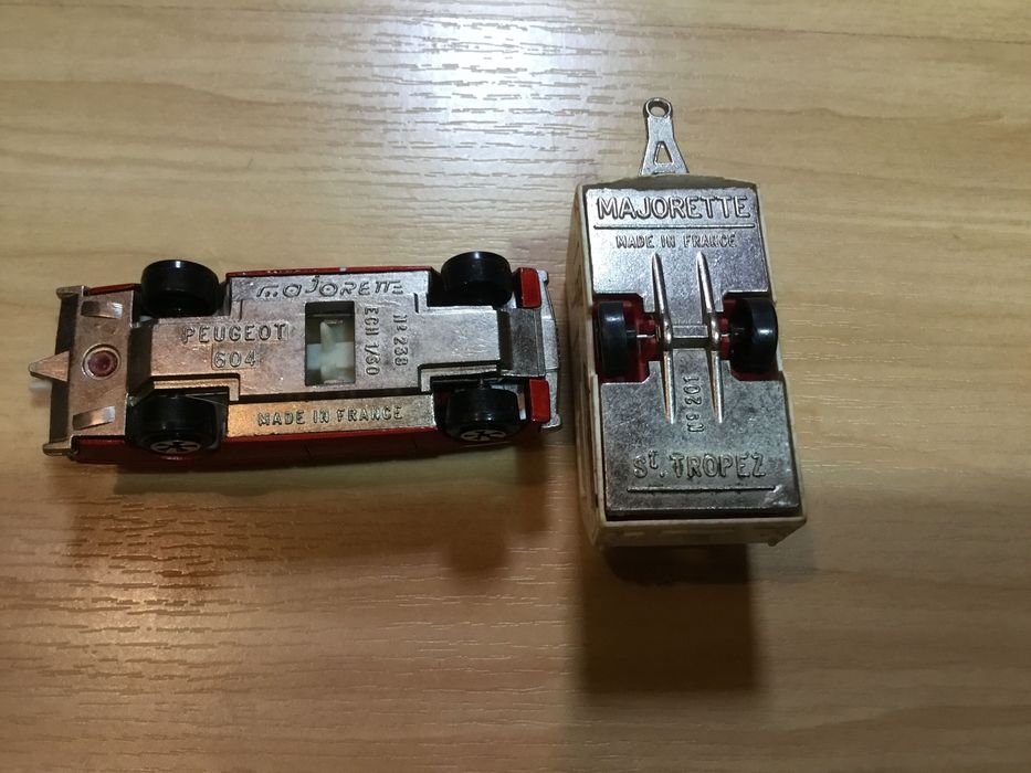 Miniaturas antigas Majorette Peugeot 604 e caravana St. tropez