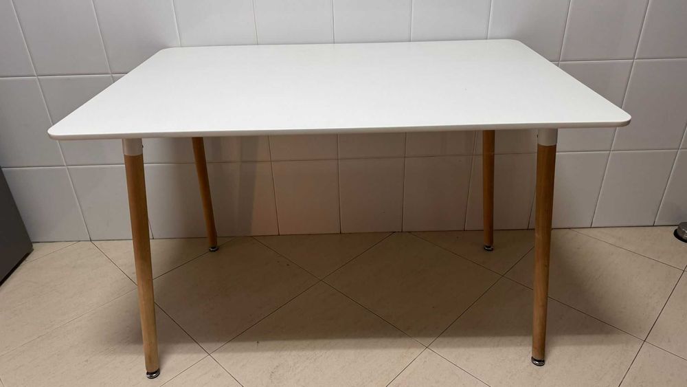 Mesa de Cozinha / Refeições Branca – Estilo Nórdico