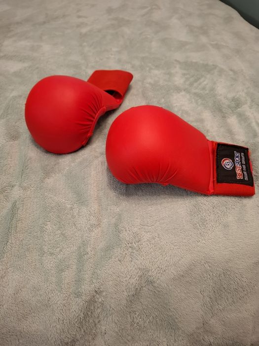 Rękawice do karate, napięstniki dla młodzieży