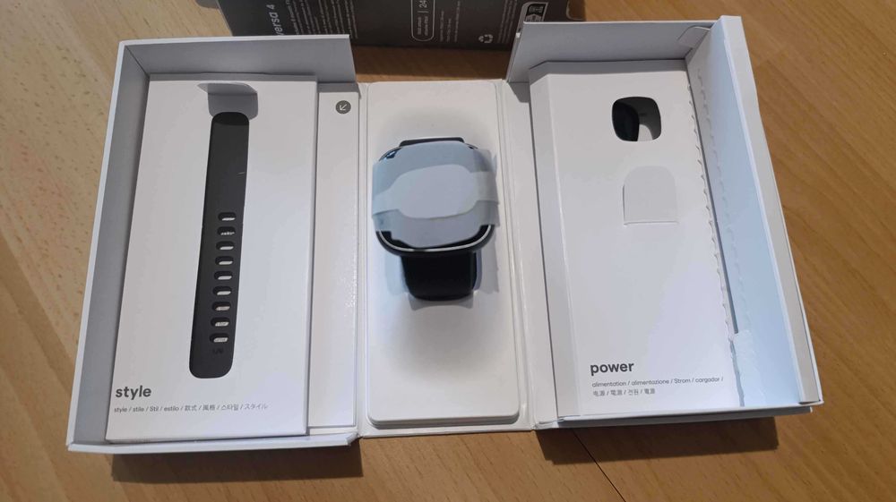 Smartwatch Google Fitbit Versa 4 NIE UŻYWANY