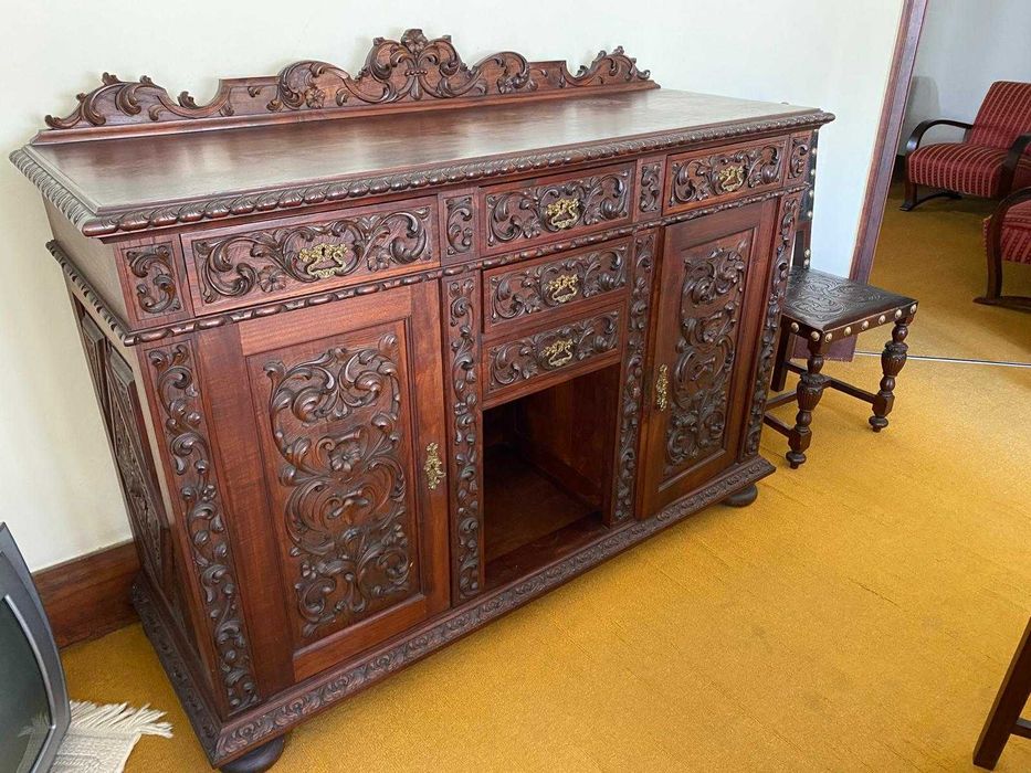 Conjunto de Sala de Jantar Antigo Anos 20 – Madeira Maciça ( Castanheiro)