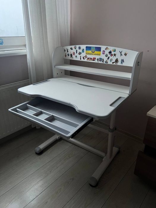 Продам школьную парту