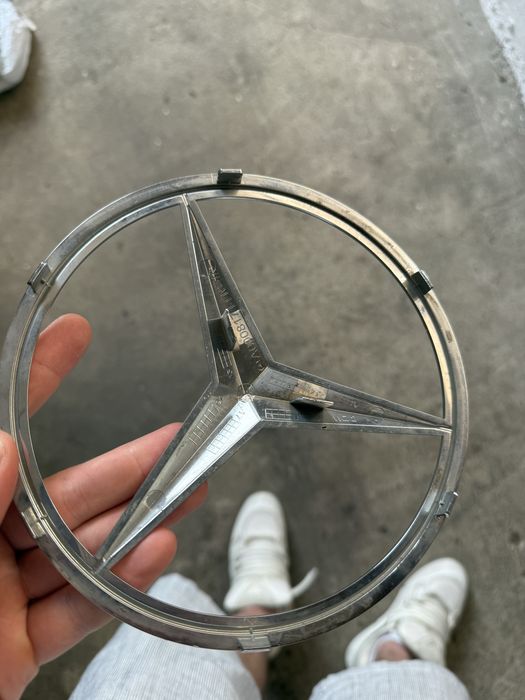 Oryginalny Znaczek emblemat Mercedes CLA W117 chrom