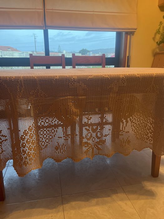Toalha Croché Pavões em Cru Escuro