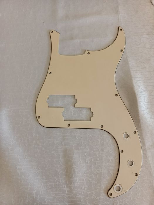 Pickguard fender precision bass
