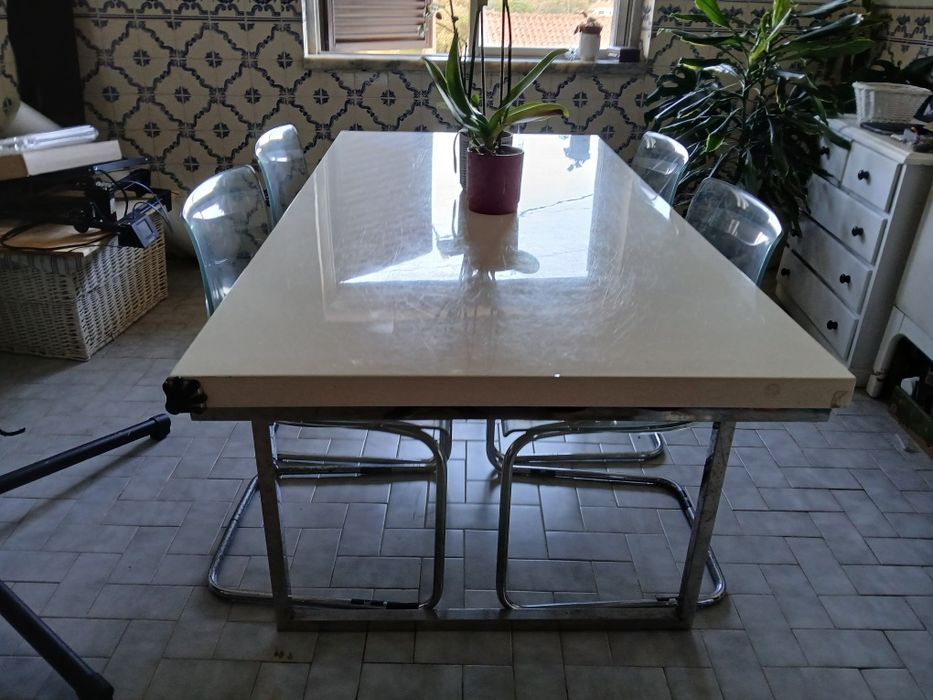 Mesa  e cadeiras