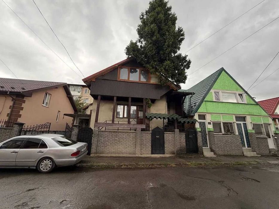 Продаж 2х поверхового будинку в центрі міста
