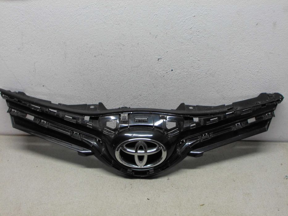 Toyota yaris III lift 14-17 atrapa grill
