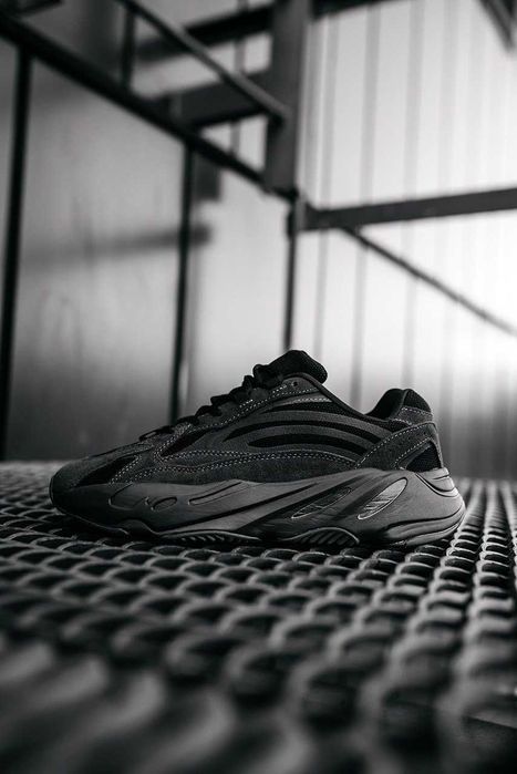 Кросівки Adidas Yeezy Boost 700 V2 Premium Black