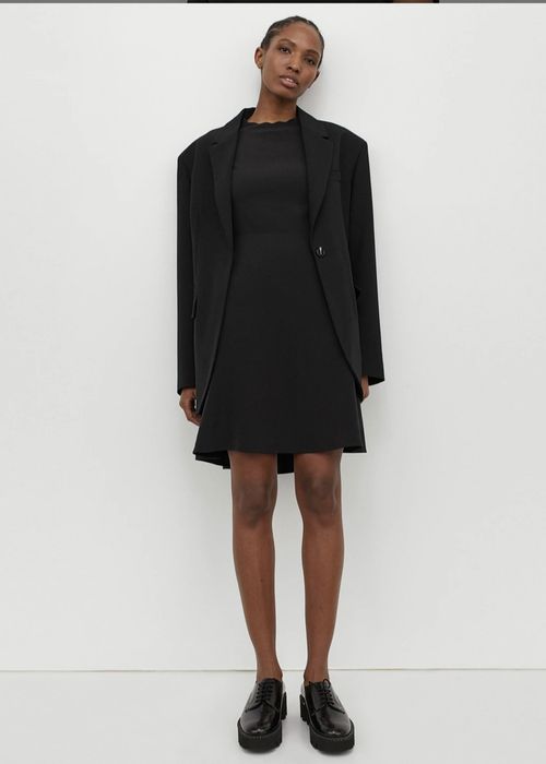 Маленька чорна сукня від бренду H&M