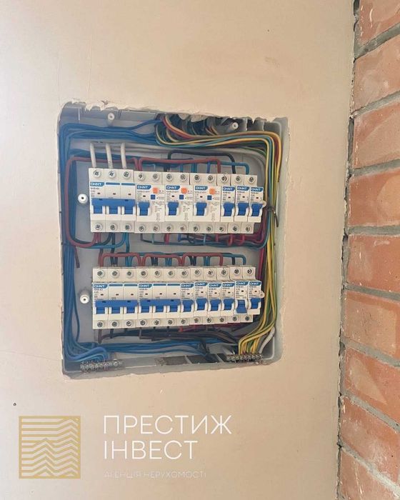 Продаж капітального 2-поверхового цегляного будинку можна під ЄОселю