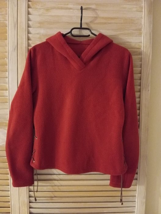Malinowa bluza polarowa