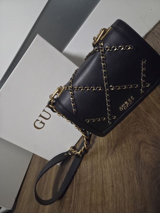 Torebka GUESS oryginalna czarna złoty łańcuch