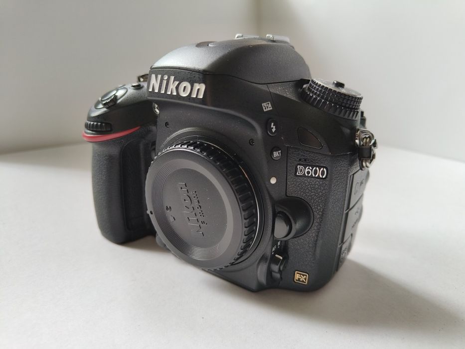 Nikon D600 plus grip pixel
