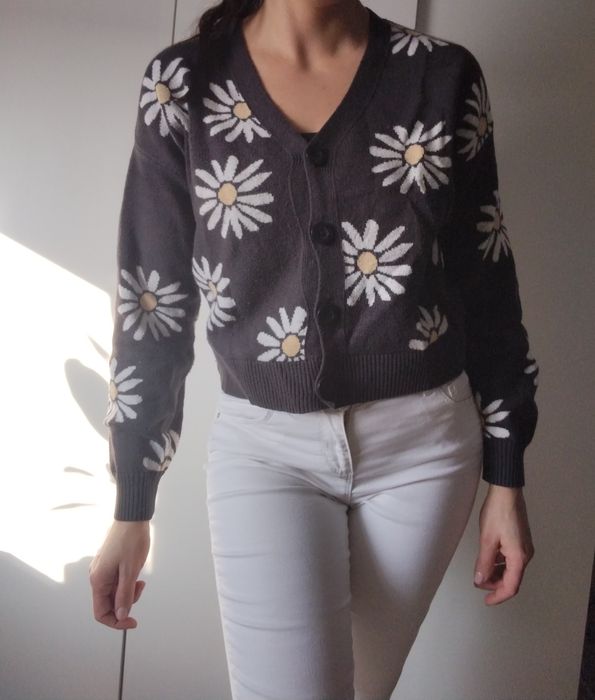 Hollister sweter w stokrotki