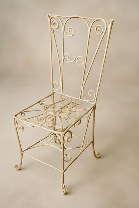 Conjunto de Mesa e Cadeiras em Ferro Forjado com Tampo de Vidro