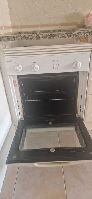 Forno branco da Indesit