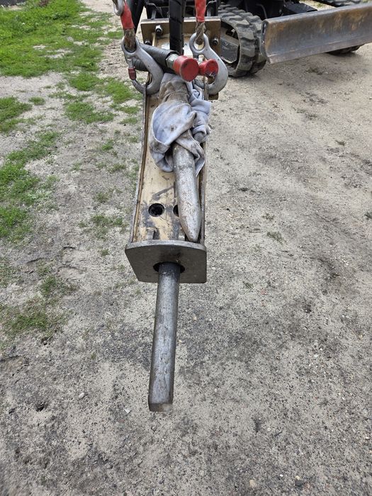 Młot wyburzeniowy TECNA T120 do minikoparki  . Ms01