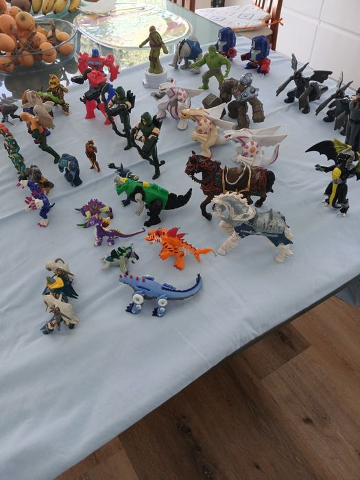 Lote de 45 figuras em PVC