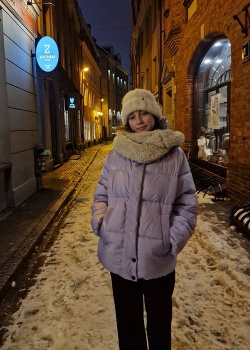 Сучасна курточка для дівчини