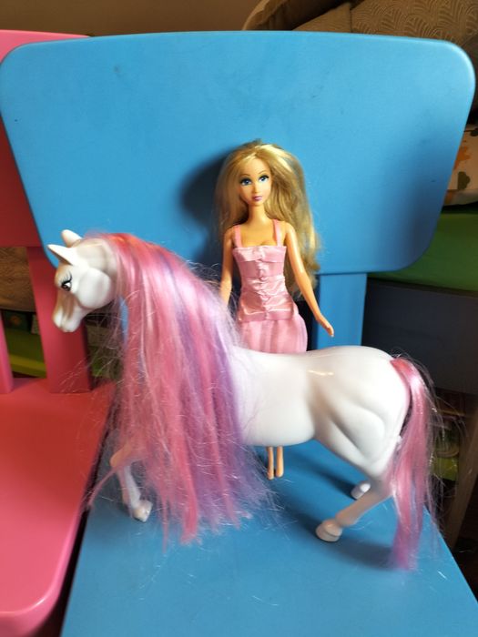 Lalka Barbie z koniem