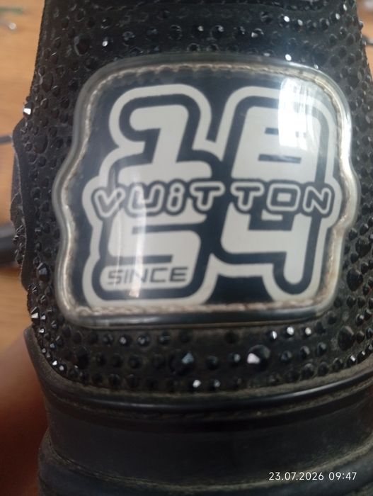 LV skate svarowski