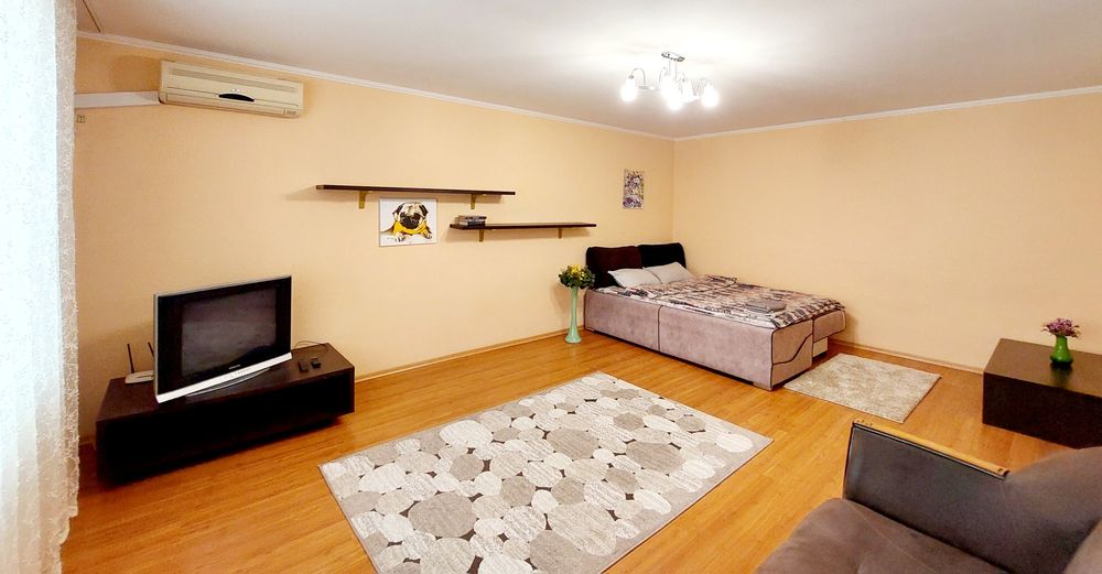 Подобова оренда 1к квартири в мальовничій центральній частині міста!