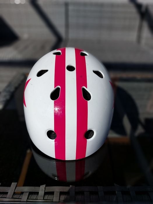 Kask dzieciecy 50-54 cm bialo-różowy rowerowy na hulajnogę na rolki