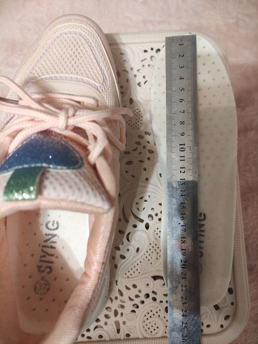 Кросівки літні 37р.