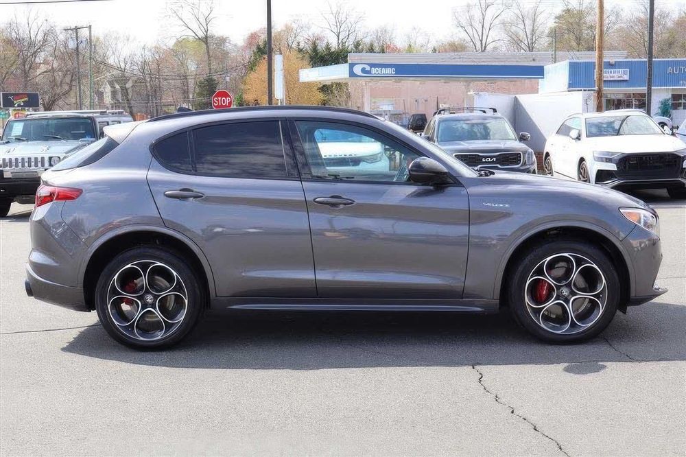 Alfa Romeo Stelvio Veloce      2023