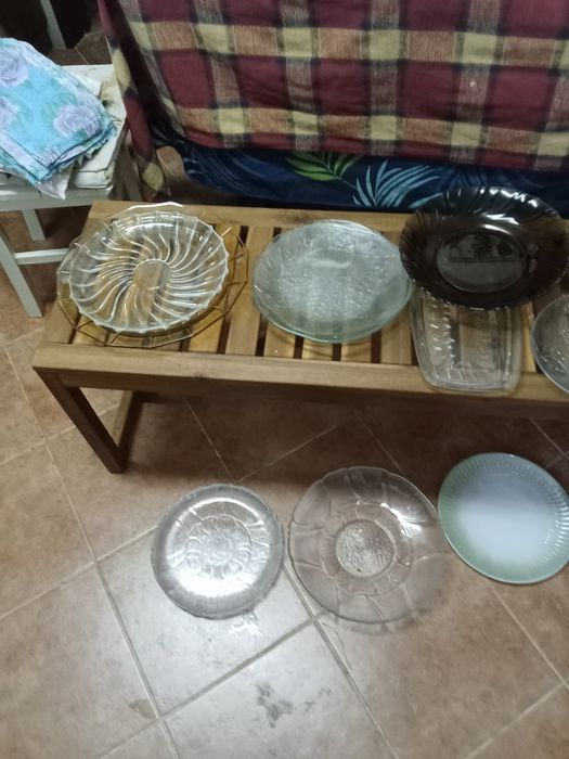 Conjunto de pratos de vidros grandes